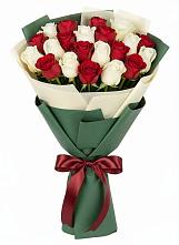Букет Микс из красных и белых роз в Минеральных водах