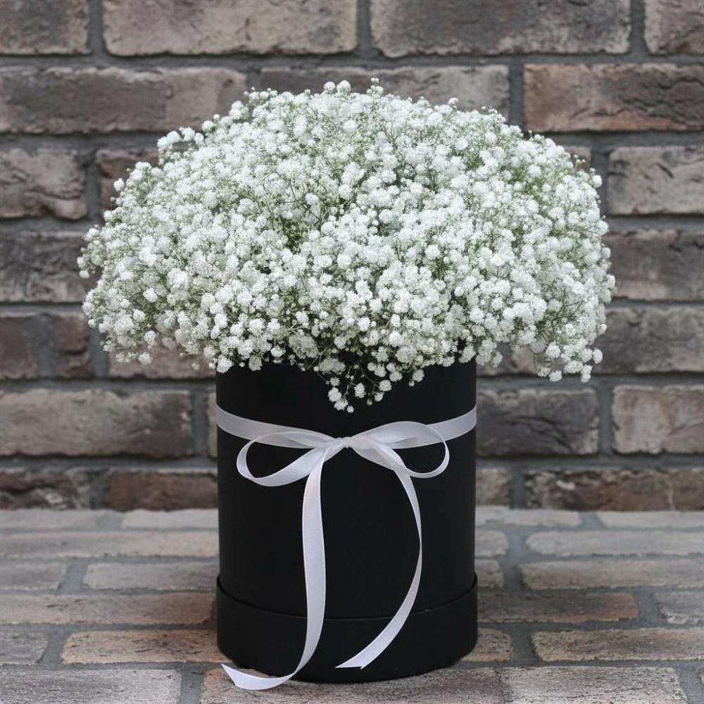 Цветочная композиция из Гипсофила в шляпной коробке в Минеральных водах