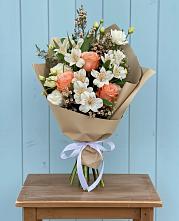 Букет цветов из:  Альстромерии, Лизиантусы, Розы и Хризантемы в Минеральных водах