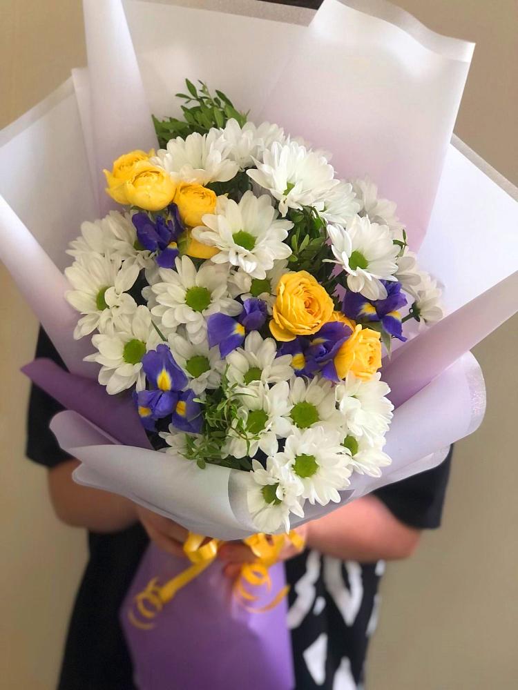 Букет цветов из: Ирисы, Хризантемы и Розы в Минеральных водах