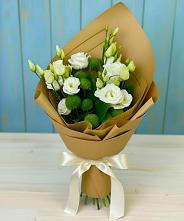 Букет цветов из:  Хризантемы и Лизиантусы в Минеральных водах