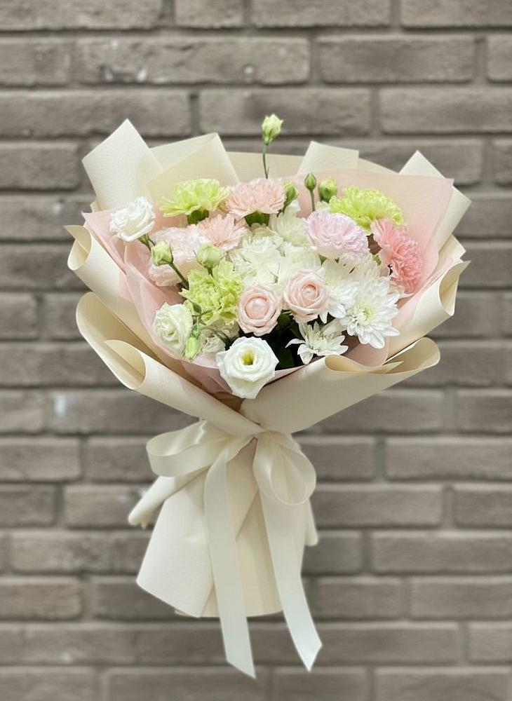 Букет цветов из: Гвоздики, Розы, Лизиантусы и Хризантемы в Минеральных водах