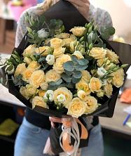 Букет птица счастья в Минеральных водах Букет цветов из: Розы и Лизиантусы в Минеральных водах
