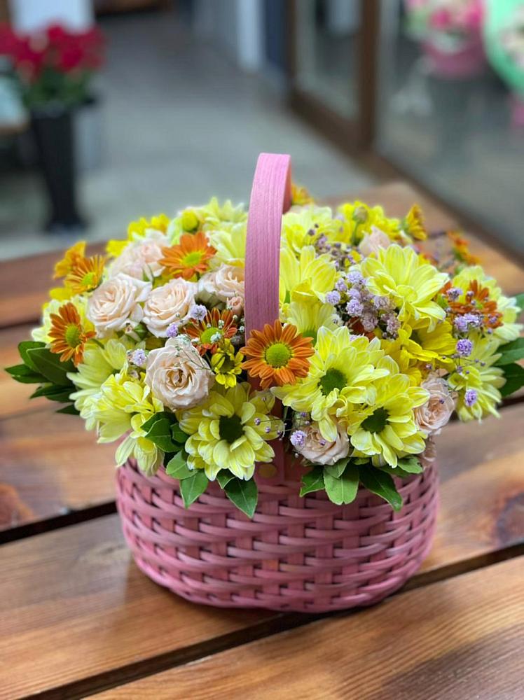 Цветочная композиция из Хризантемы и Розы в корзине в Минеральных водах