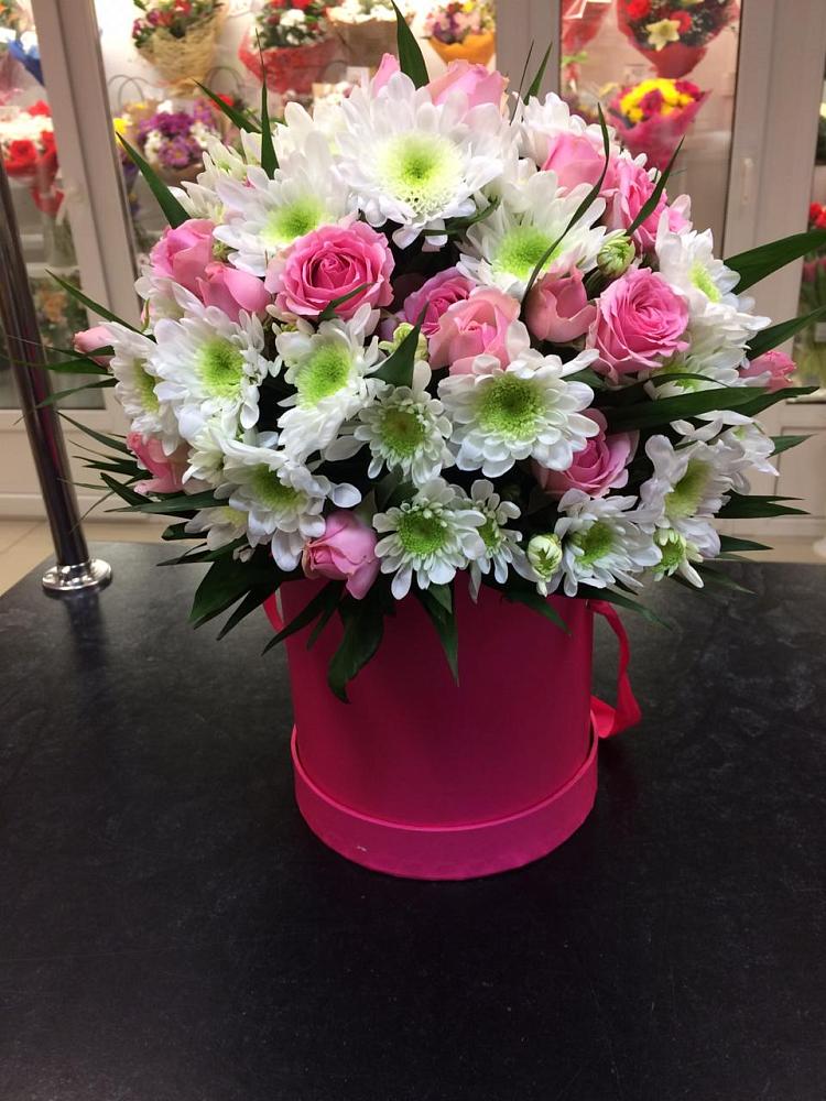 Цветочная композиция из Розы и Хризантемы в шляпной коробке в Минеральных водах