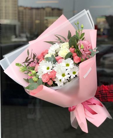 Букет цветов из: Розы, Лизиантусы и Хризантемы в Минеральных водах